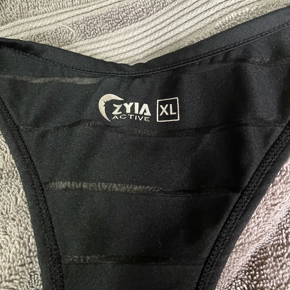 Black razor that could tank great workout top like new
